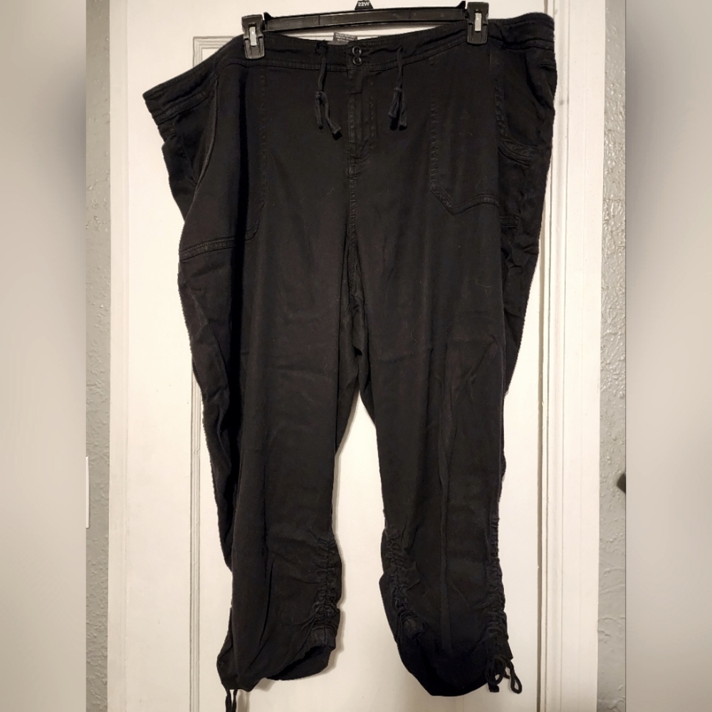 Torrid capri pants